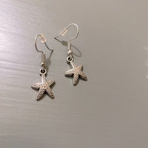 Adorable star earrings